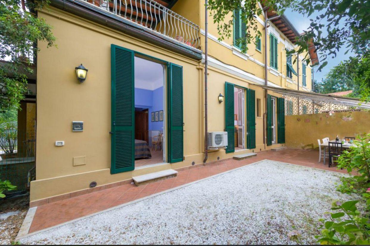 Luxury Villas for Rent in Forte dei Marmi